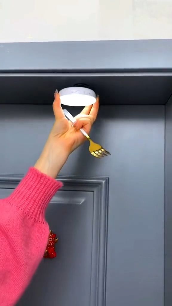 Wireless Motion Sensor LED Night Light – USB Rechargeable Automatic Wall Light for Bedroom, Stairs & Closet